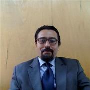 Economista brinda clases de liderazgo, finanzas y empredimiento a jovenes y adultos interesados